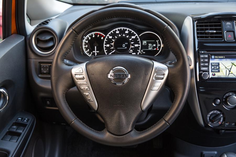 Панель приборов Nissan Versa Note (E12) 2016 года  (фото 8 из 19)